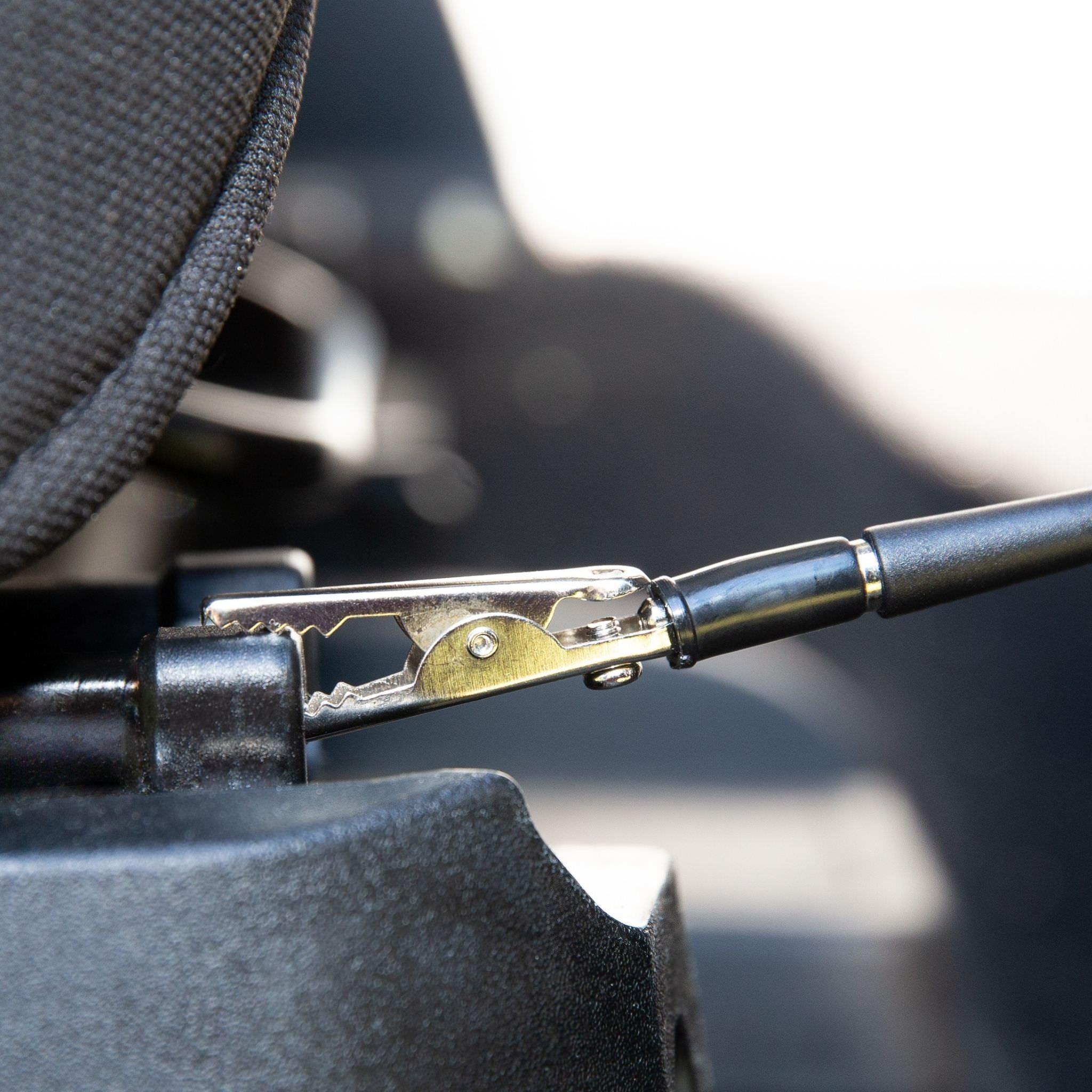 Earthing Auto Seat Mat Alligator Clip Cord.Jpg